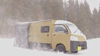 【吹雪の車中泊】朝起きたら猛吹雪に遭うソロキャンプ。ハイゼットパネルバン  薪ストーブ【Relaxing nature ASMR】