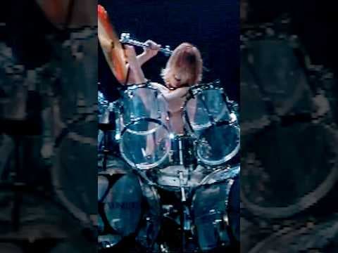 I also use my cymbal as a drum stick.. sometimes! #yoshiki #YoshikiDrums #xjapan #rock #drumsolo