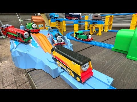 Thomas the Tank Engine Plarail ☆ A bumpy log course that splits into three sections!