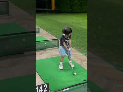 4歳のみあちゃんとゴルフ対決しましたー！