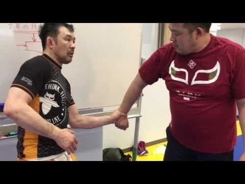How to grip the wrist