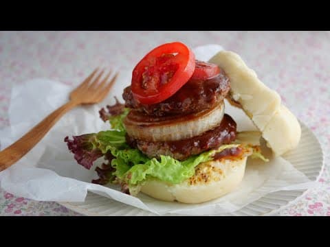 【豆乳米粉の白パンでハンバーガー作ってみた♡】レンチンで出来る米粉パン | Rice flour hamburger