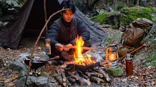 山奥の静寂な小川でひとりぼっちキャンプ、焚き火と川のせせらぎで心を癒す(タープ泊｜野営)