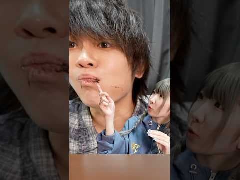イカスミパスタを食べて秒で口元汚す友達が蛙化過ぎる
