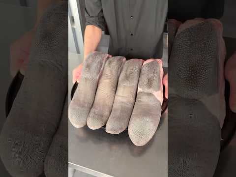 希少な黒毛和牛のタンが迫力満点！3種類のタンを食べ比べできる贅沢な一皿【ヒロキヤ：六本木】