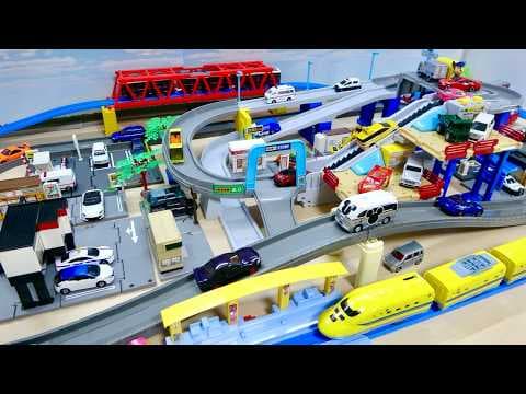 トミカタウン☆はたらくくるまのミニカーが【アクション高速どうろ】を走行!モータートミカとプラレールの新幹線も一緒に走行!