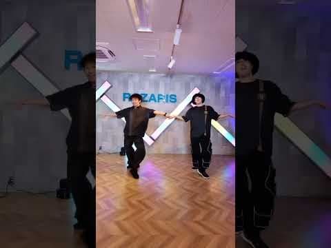 DANCE OF BOØWY がライブ配信中！