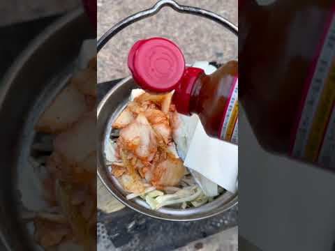 初夏の夕方にワイルドキムチ鍋🔥＃キャンプ飯＃ソロキャンプ＃野外料理