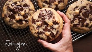 The Best Soft Chocolate Chip Cookies Recipe | Emojoie