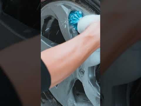 素手で触れるレベルまで洗い上げるホイール洗浄