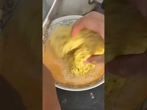 牛乳で辛ラーメン作るぞ(´⊙ω⊙`) ww #shorts