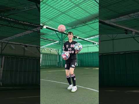 【 #football 】Last...🙈Juggling with three balls?! ⚽️🤹Do you like it? #サッカー #축구 #골때리는그녀들