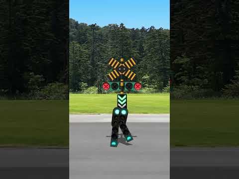 どんどん吸収合体して変テコになる踏切　#Shorts
