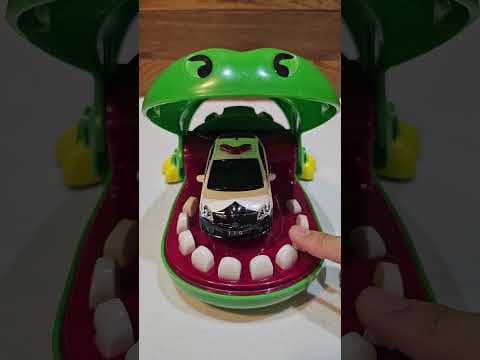 ワニ パトカー